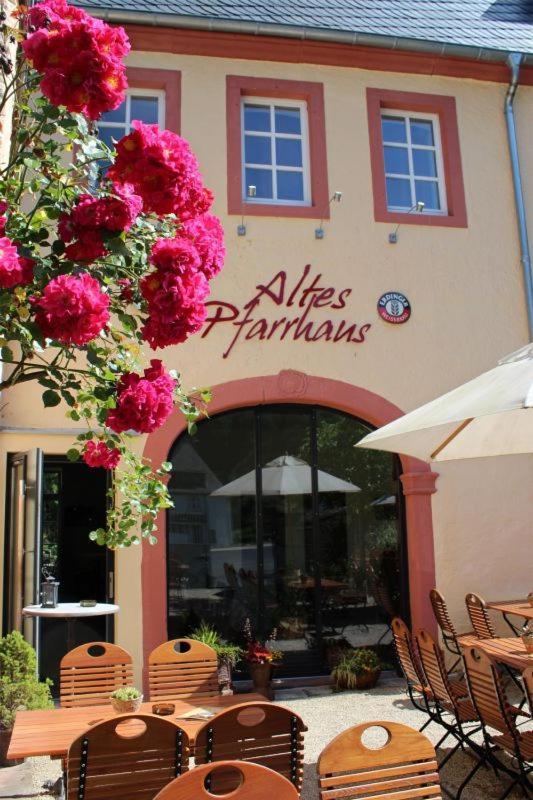 Hotel Altes Pfarrhaus Auw an der Kyll Esterno foto