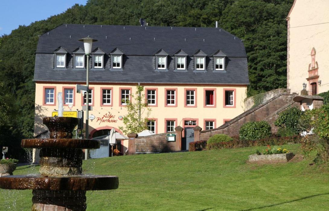 Hotel Altes Pfarrhaus Auw an der Kyll Esterno foto