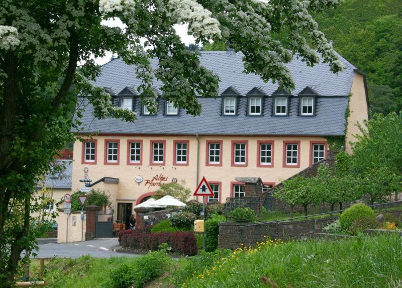 Hotel Altes Pfarrhaus Auw an der Kyll Esterno foto