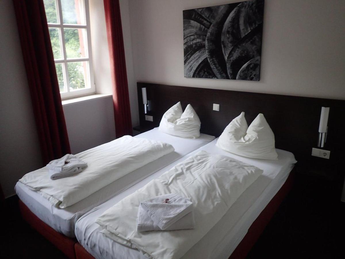 Hotel Altes Pfarrhaus Auw an der Kyll Esterno foto