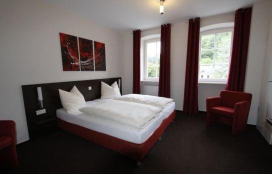 Hotel Altes Pfarrhaus Auw an der Kyll Esterno foto