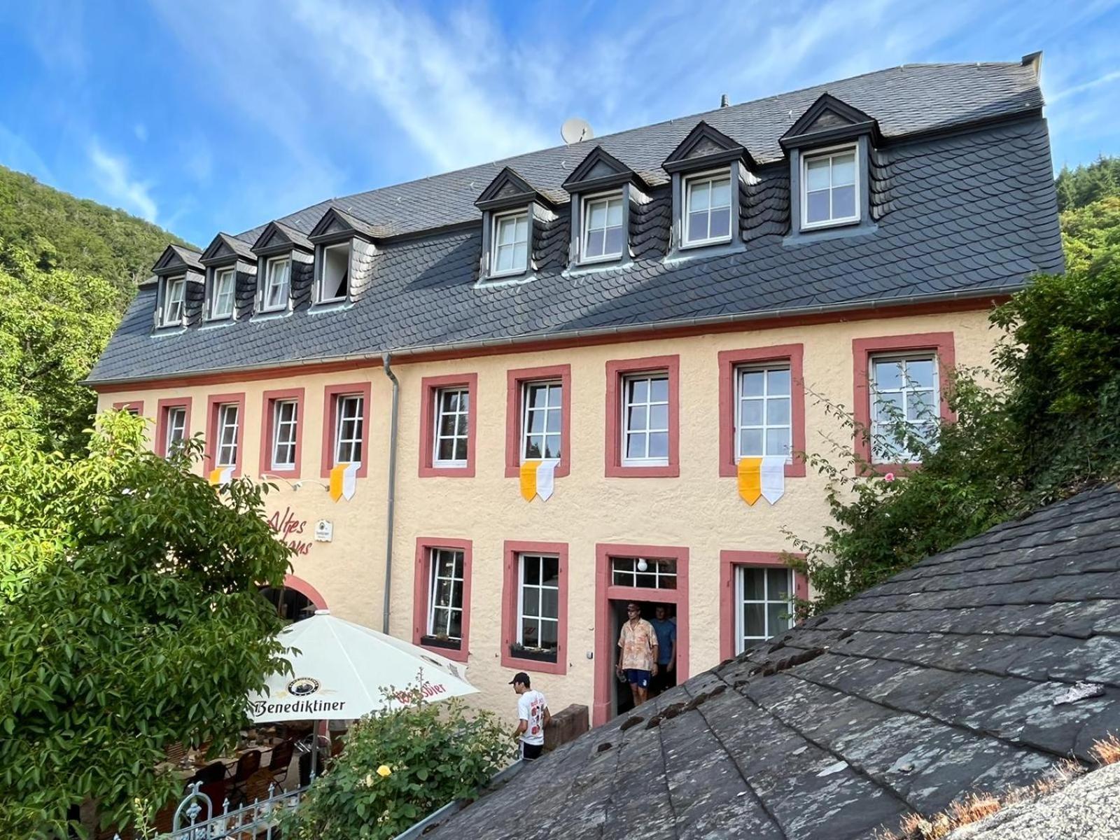 Hotel Altes Pfarrhaus Auw an der Kyll Esterno foto